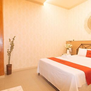 Standard Zimmer mit Kingsize-Bett